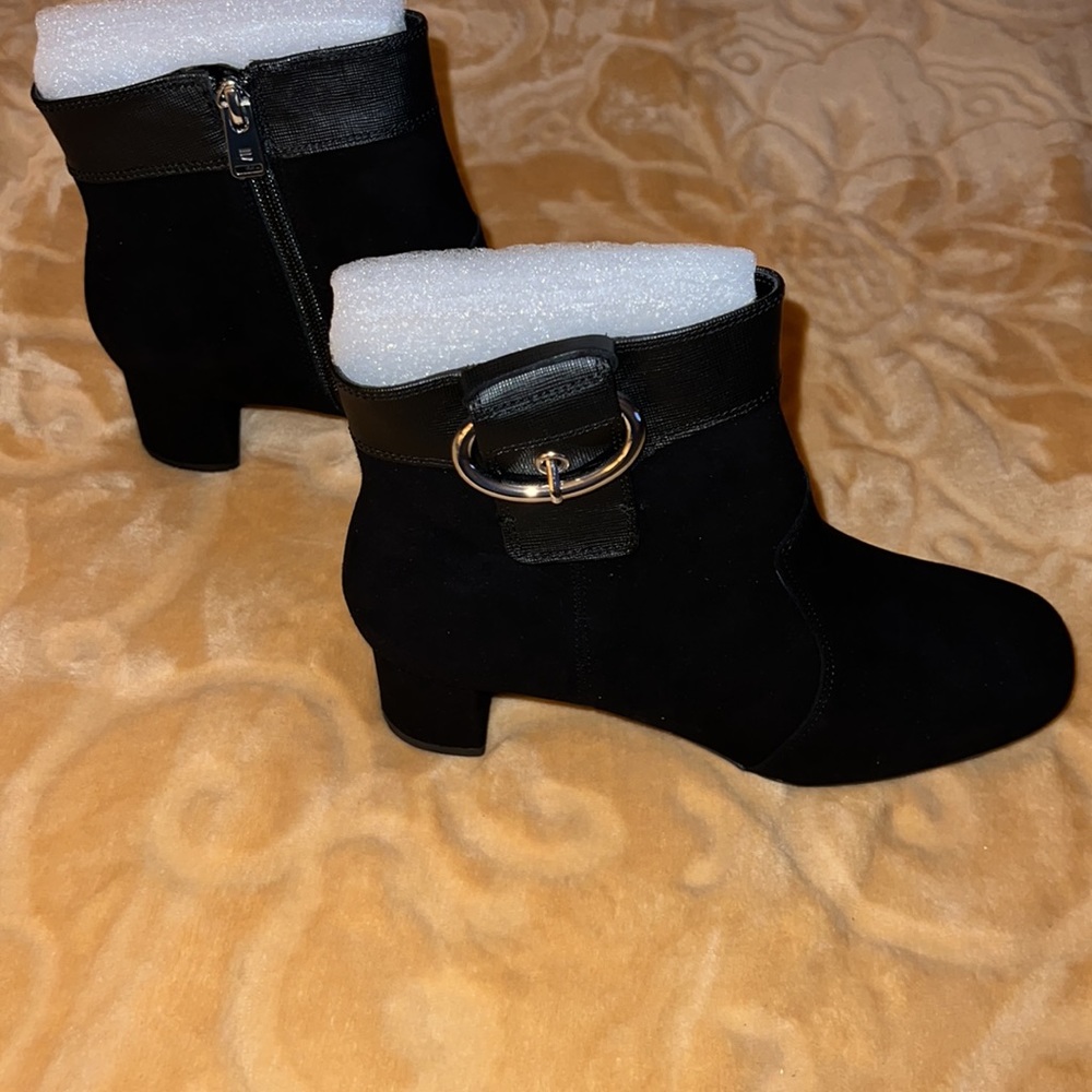 Womens Black Rockport Bootie w/decorative Buckle. 7W - Picture 2 of 11
